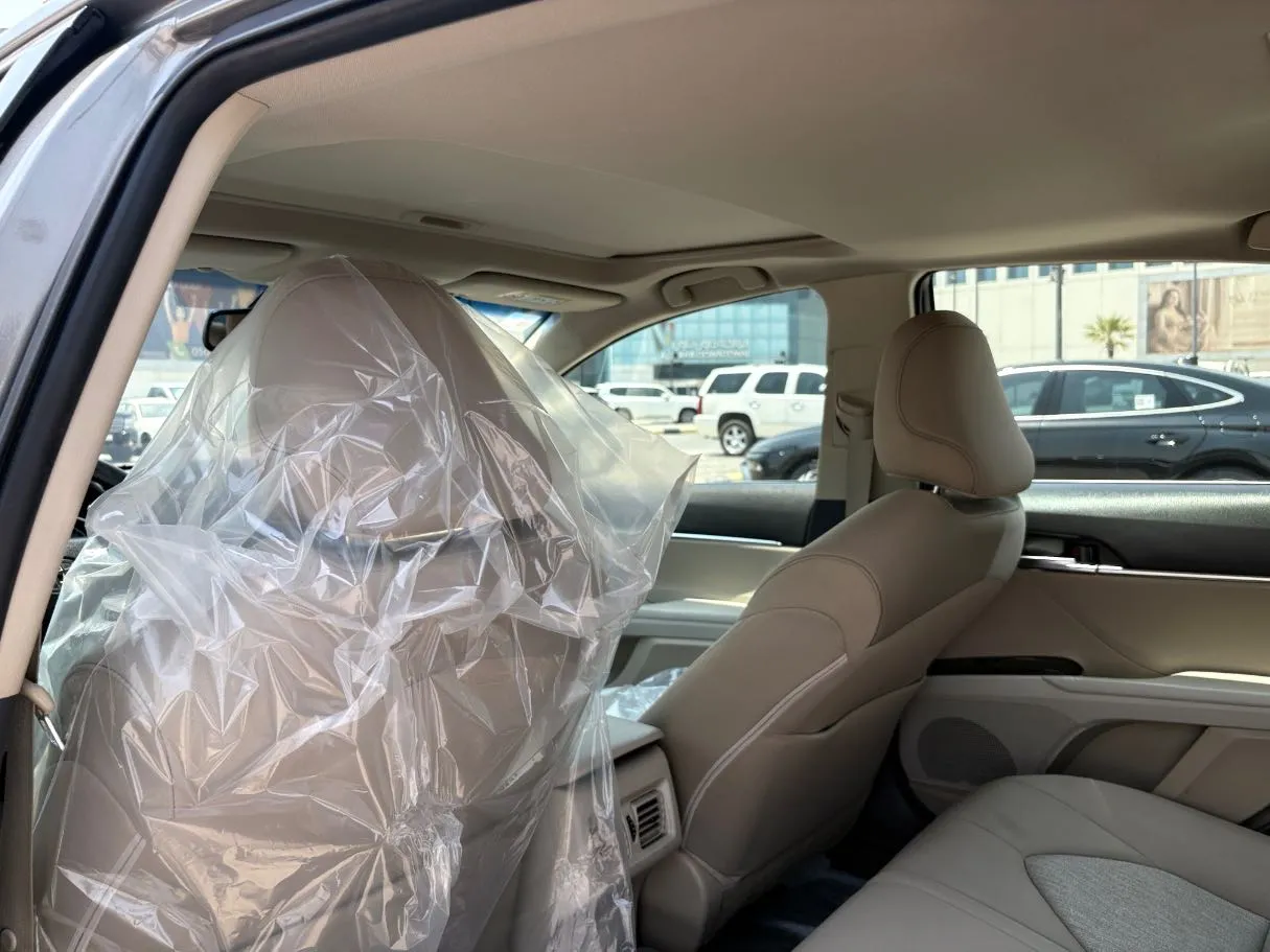Car image 17