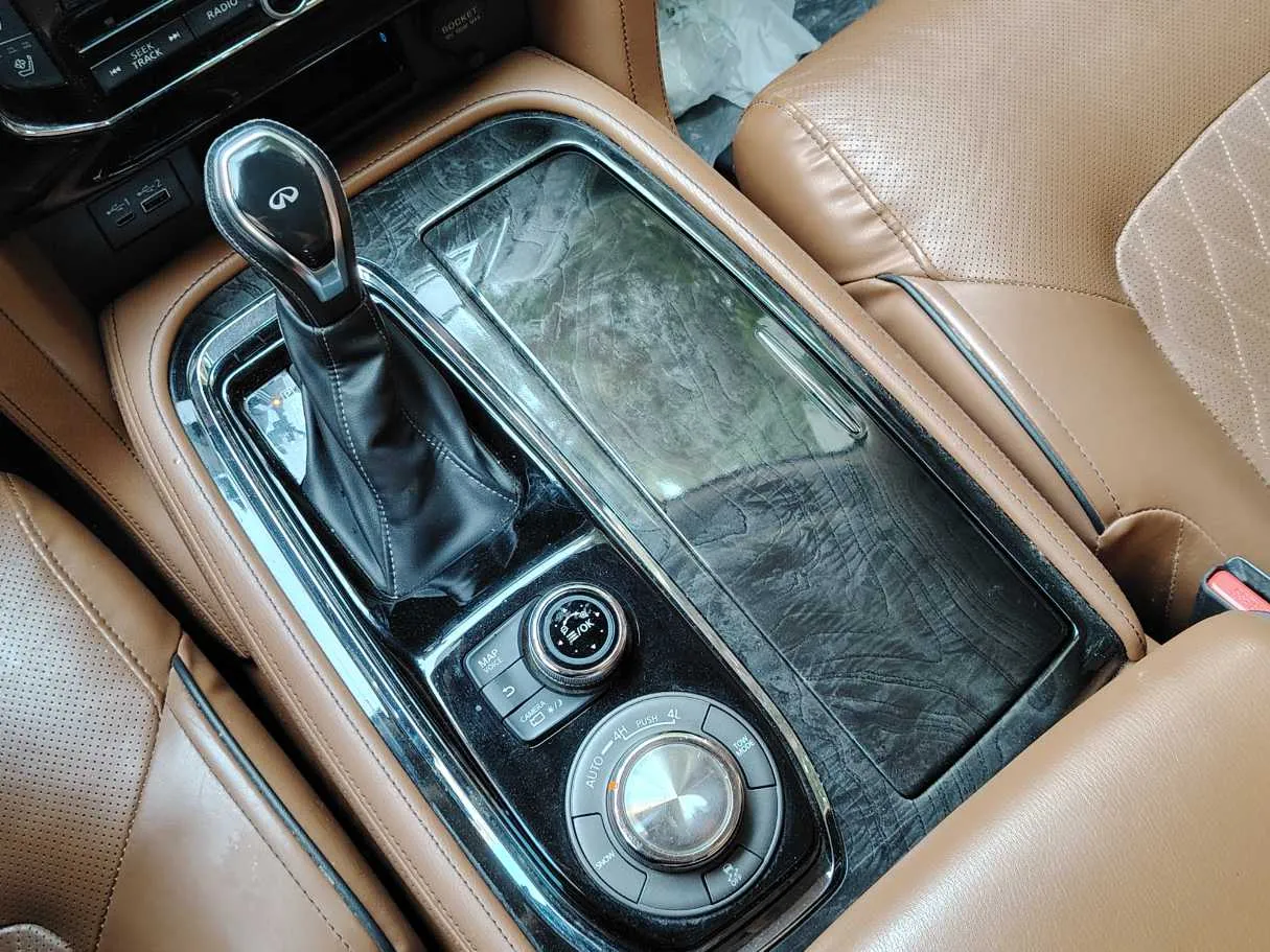Car image 26