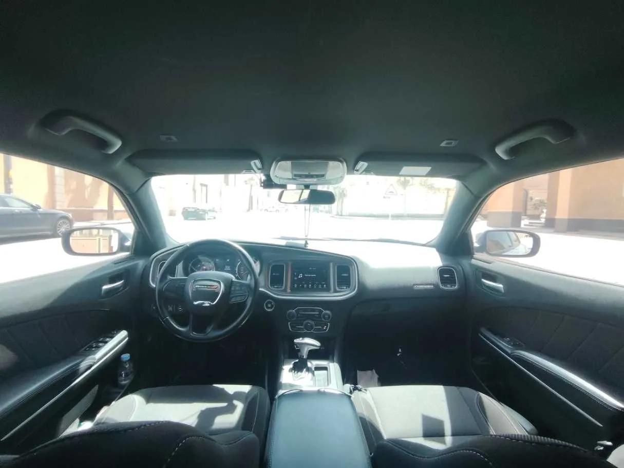 Car image 19