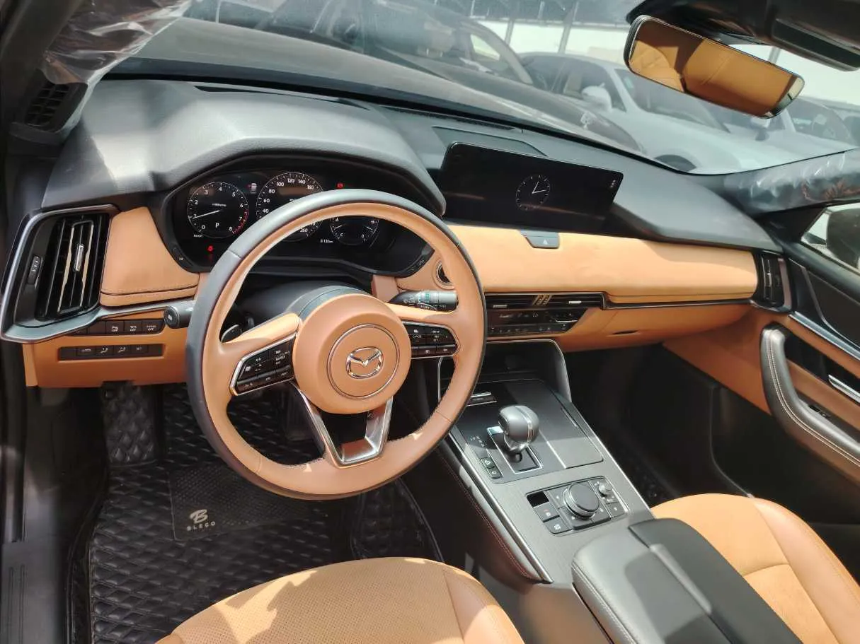 Car image 15