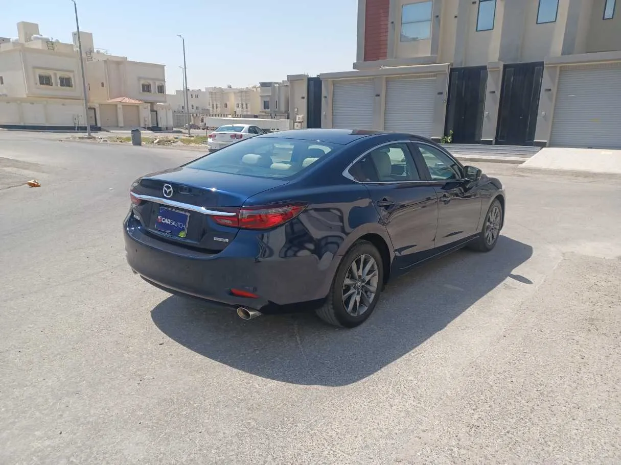 Car image 5