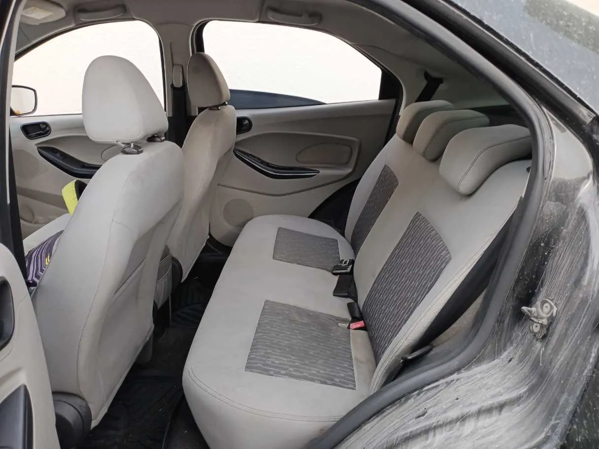 Car image 13