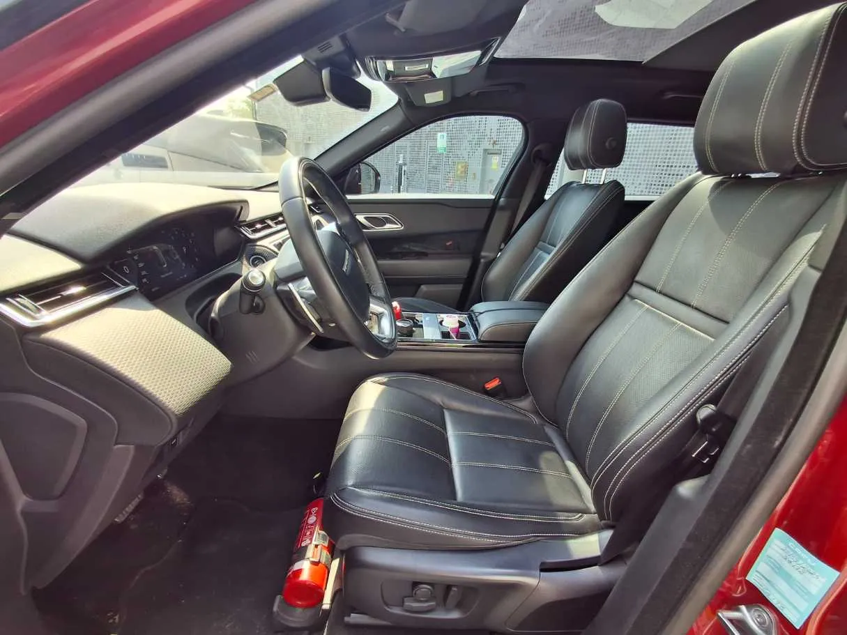 Car image 12
