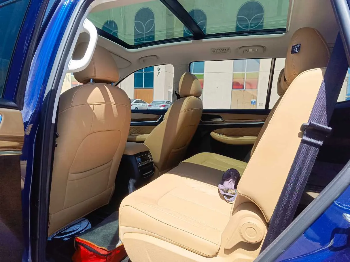Car image 19