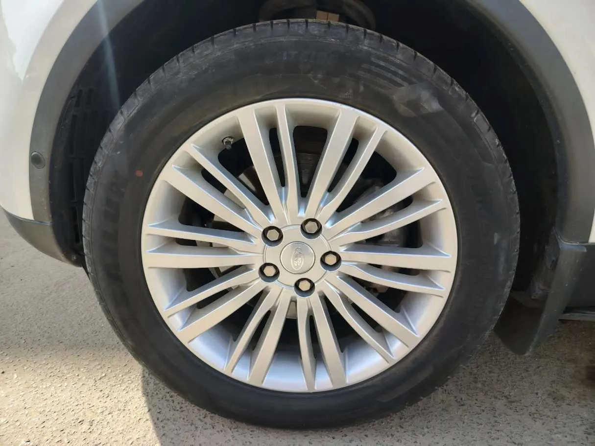 Car image 10