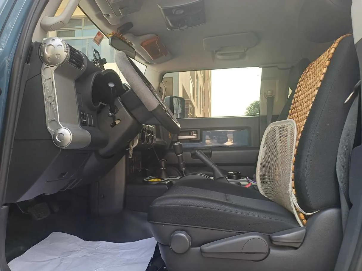 Car image 14