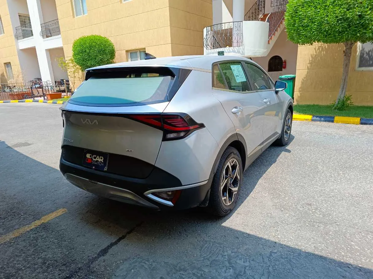 Car image 5