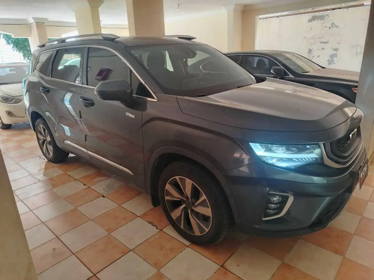 Car image 4