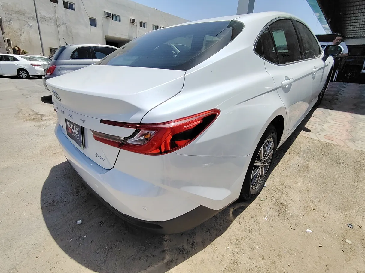 Car image 5