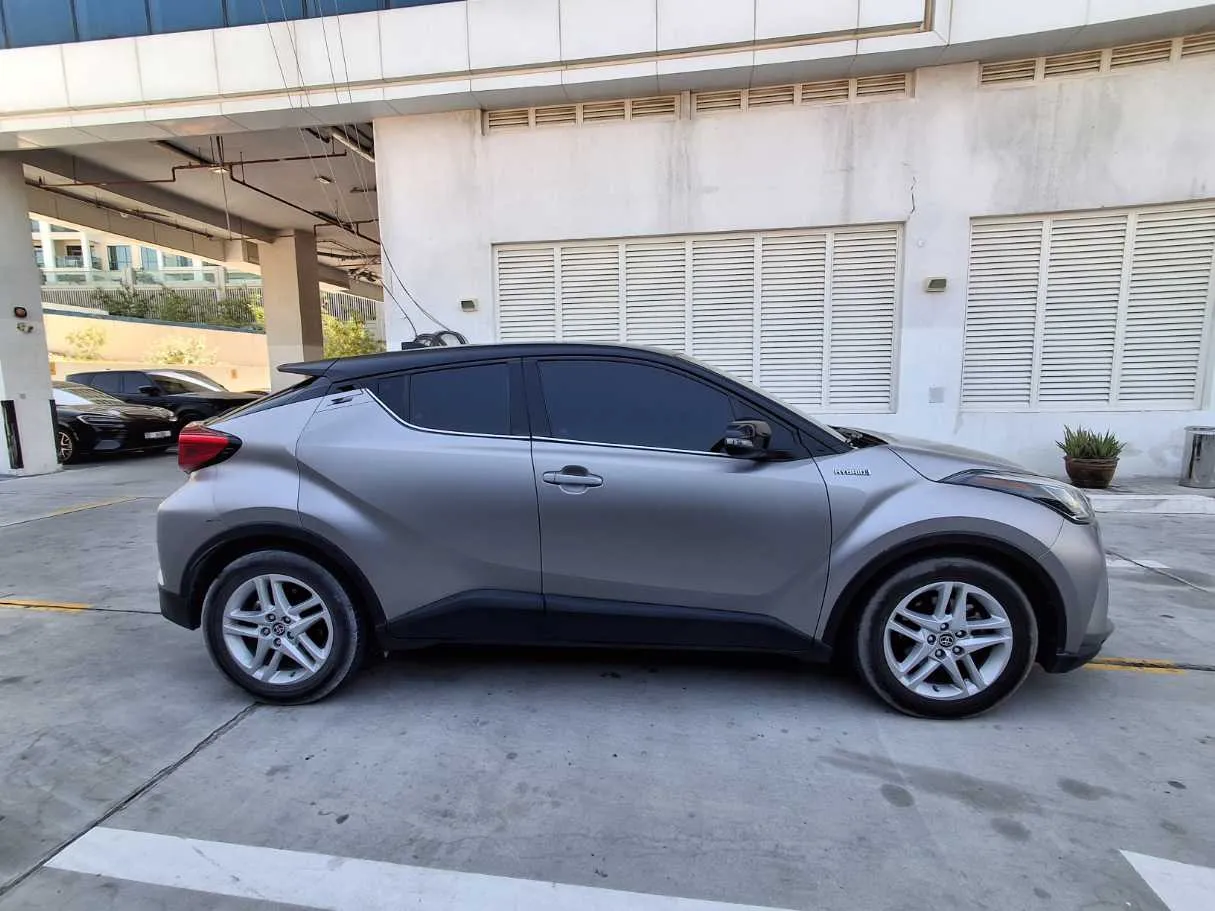 Car image 4
