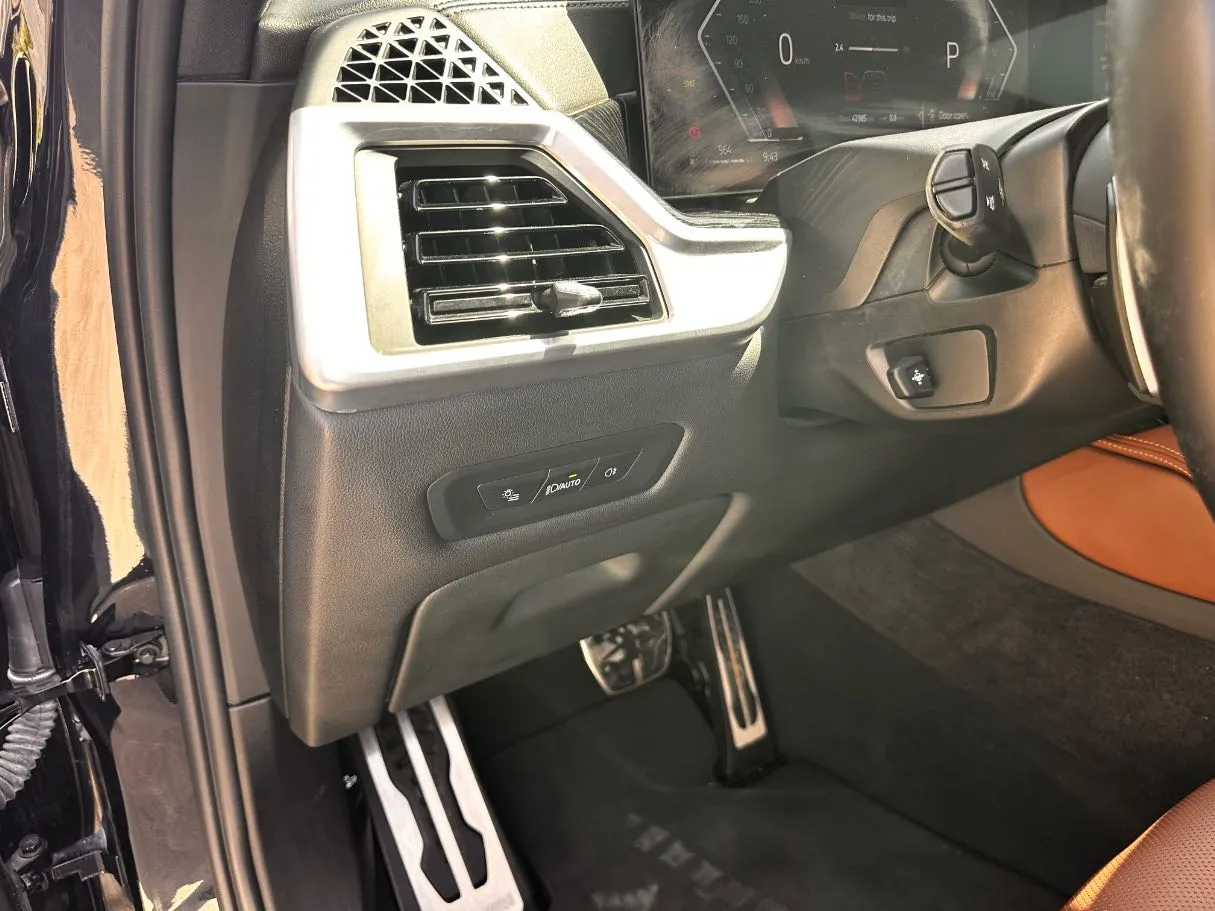 Car image 32
