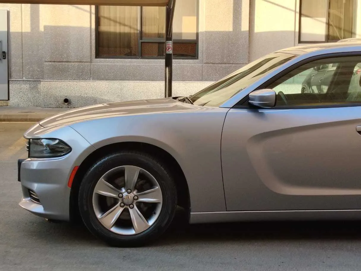 Car image 9