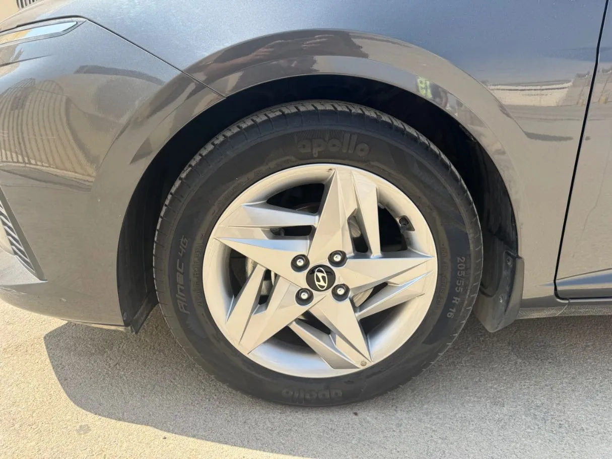 Car image 9