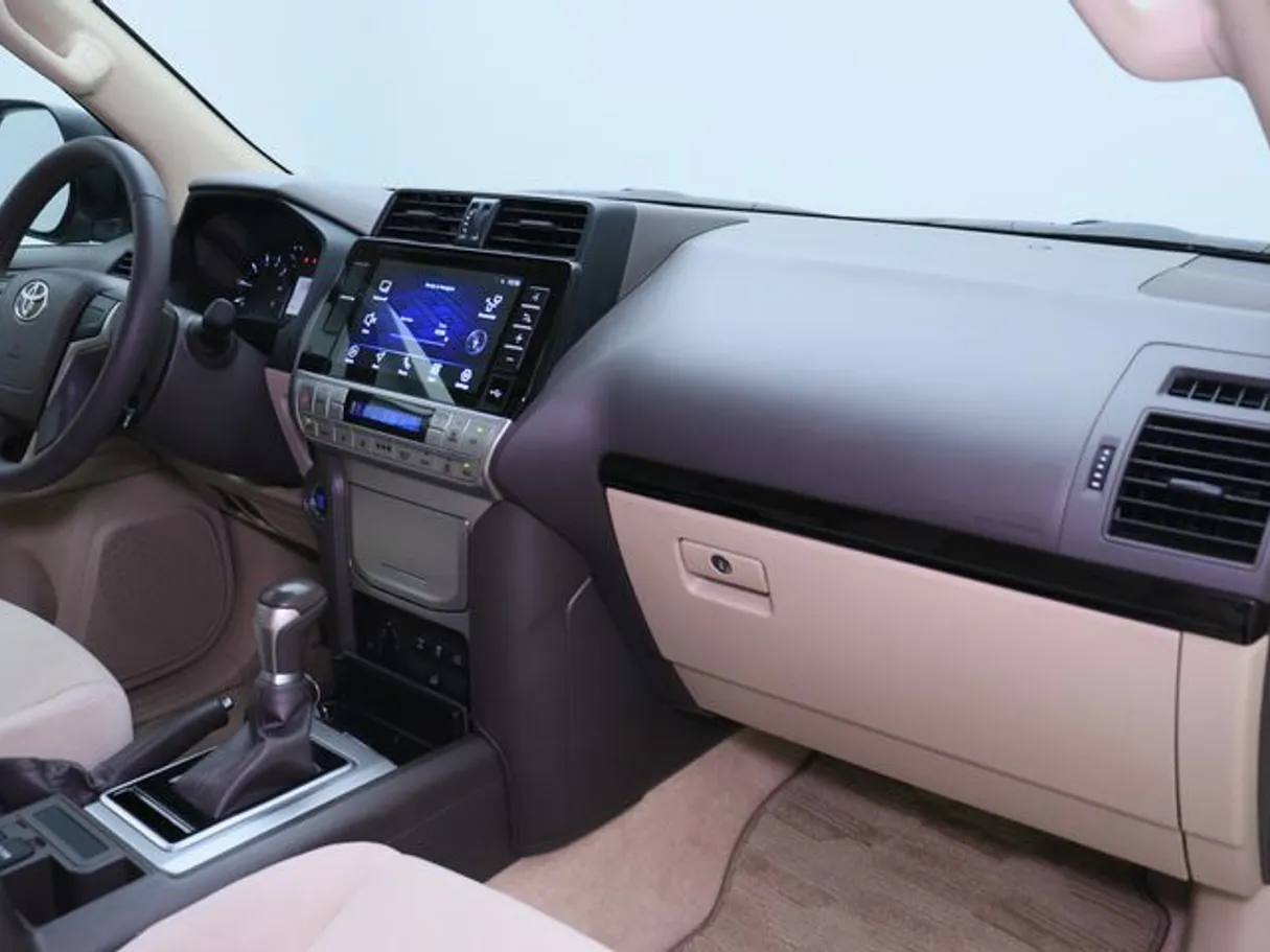 Car image 10