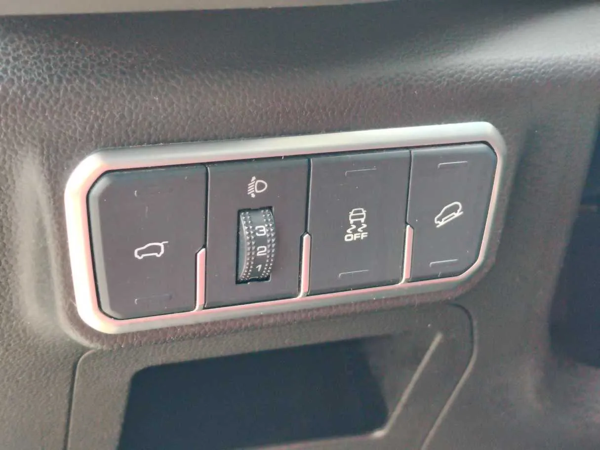 Car image 33