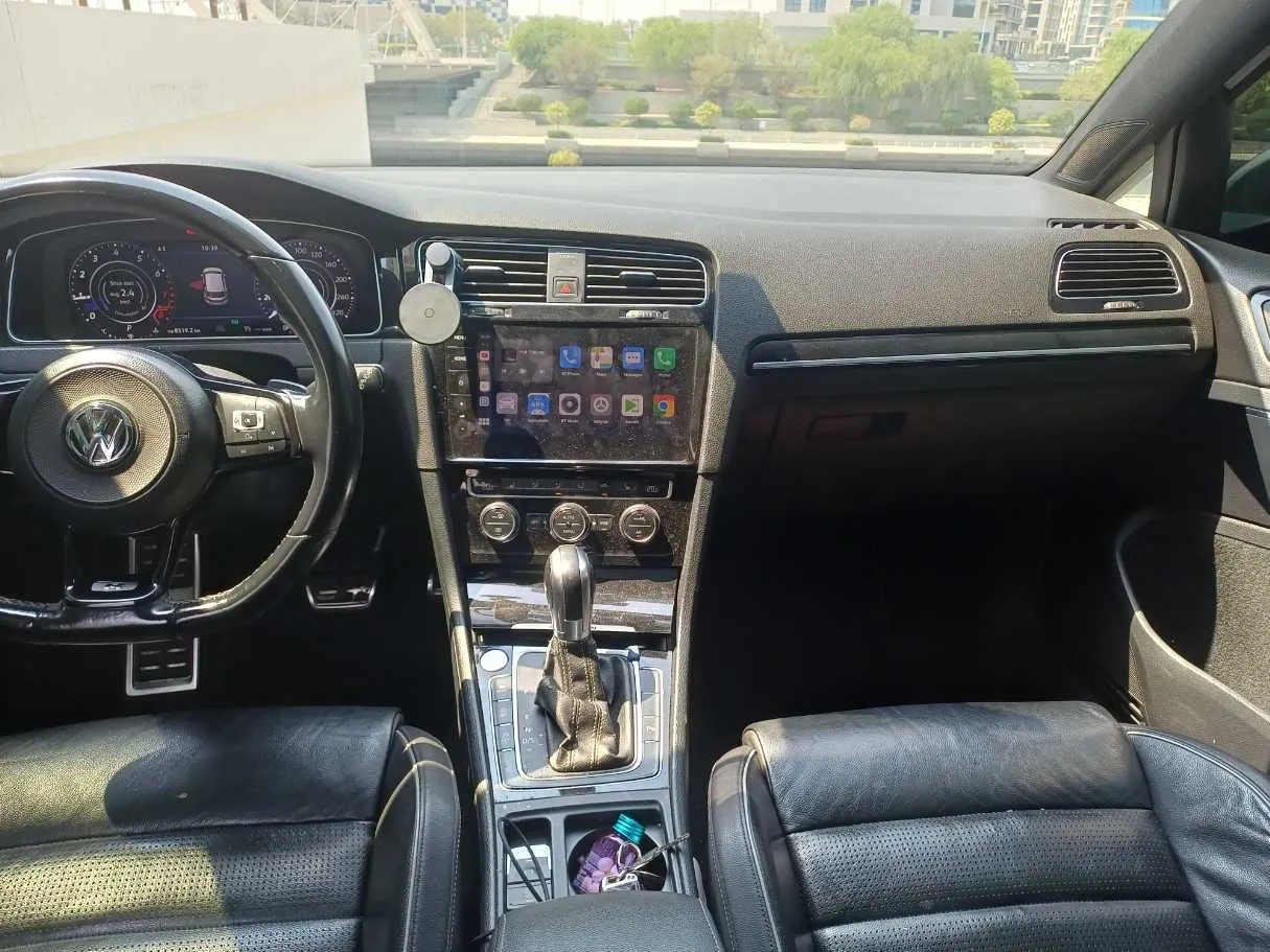 Car image 15
