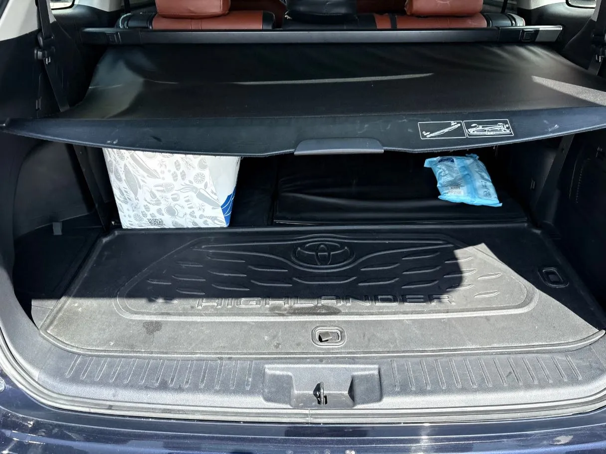 Car image 26