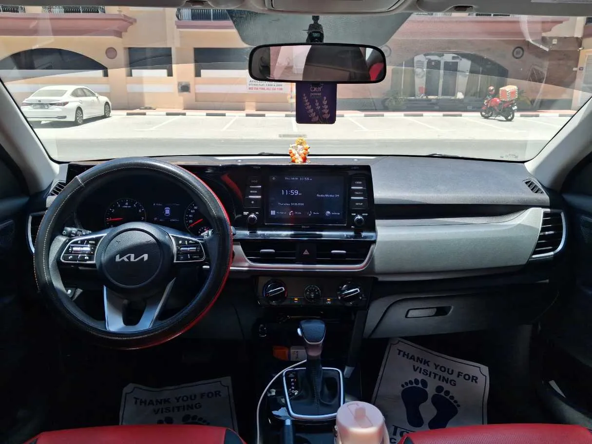 Car image 16