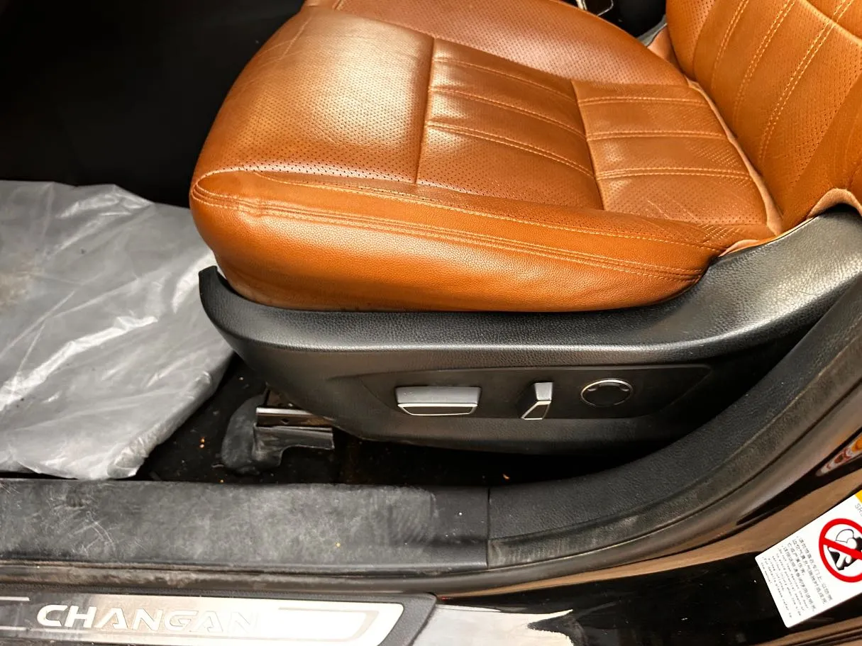 Car image 26