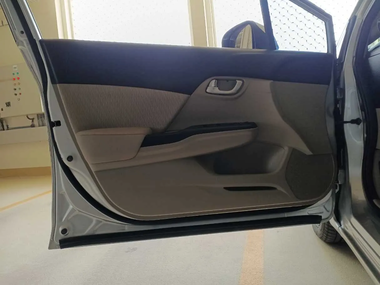 Car image 10