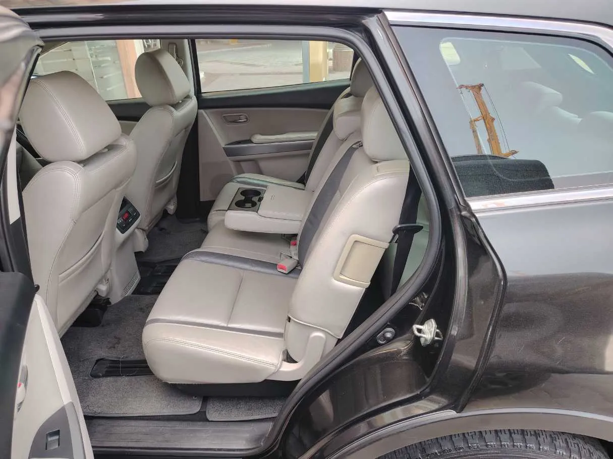 Car image 15