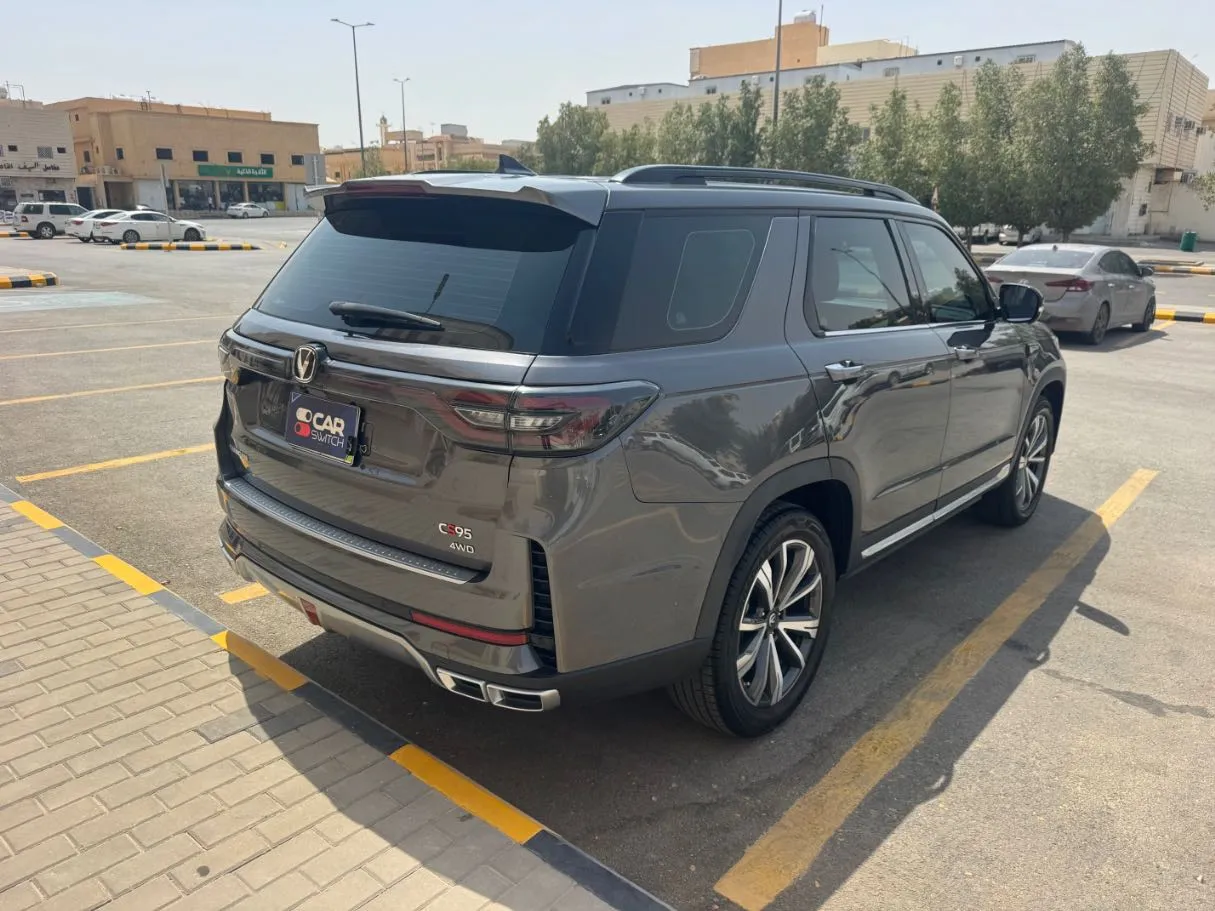 Car image 5