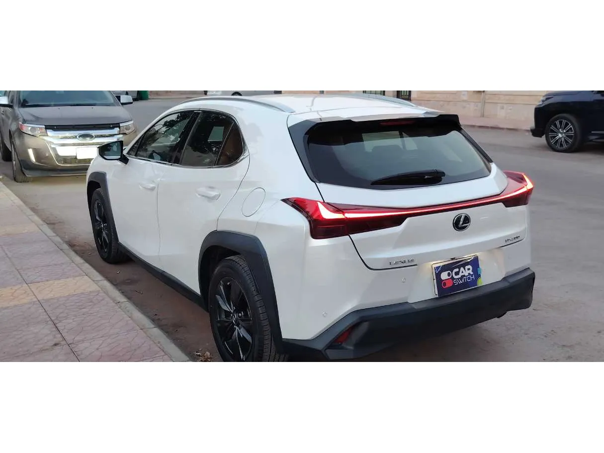 Car image 7