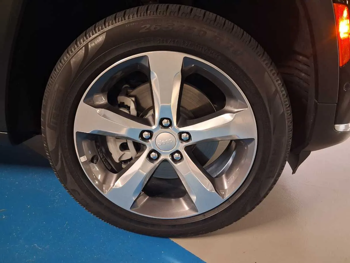 Car image 9