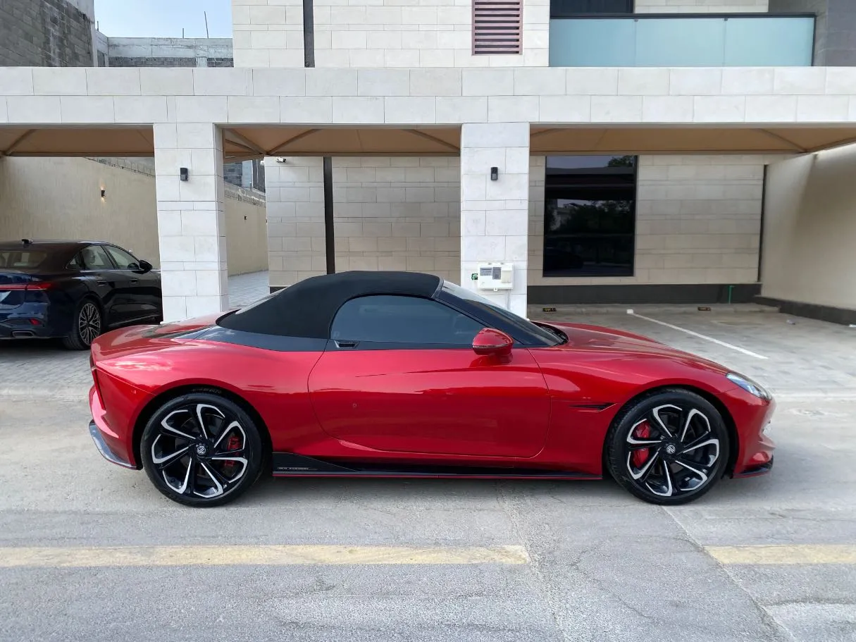 Car image 4