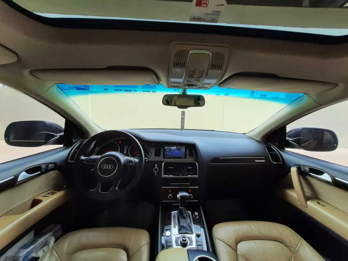 Car image 12