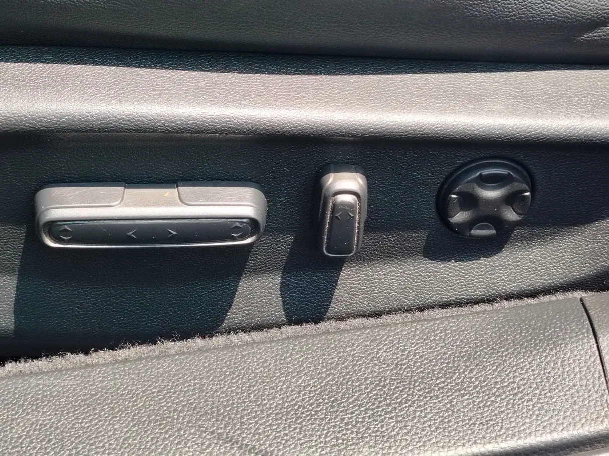 Car image 31