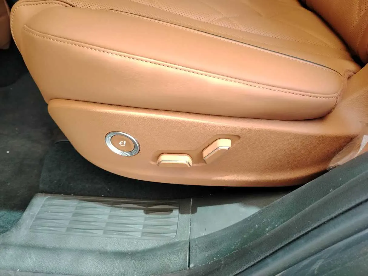 Car image 31