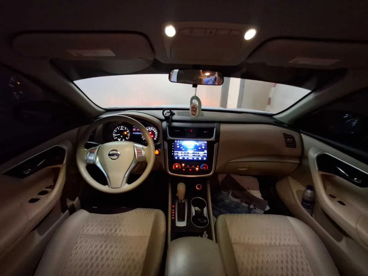 Car image 12