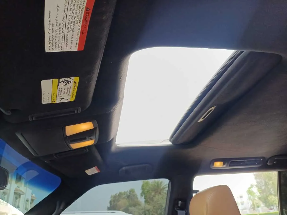 Car image 25