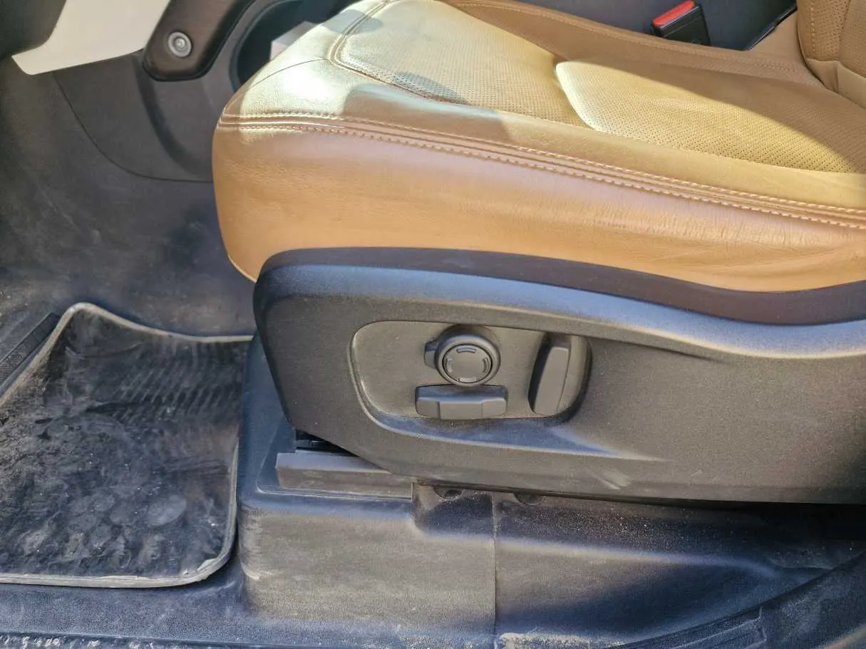 Car image 24