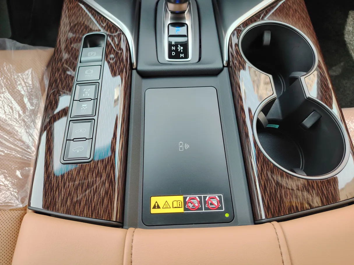 Car image 20
