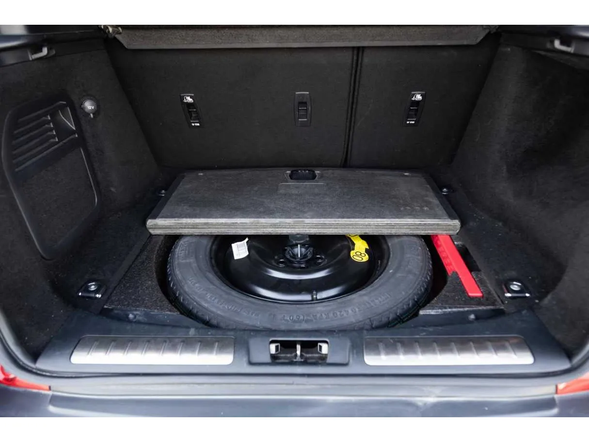 Car image 27