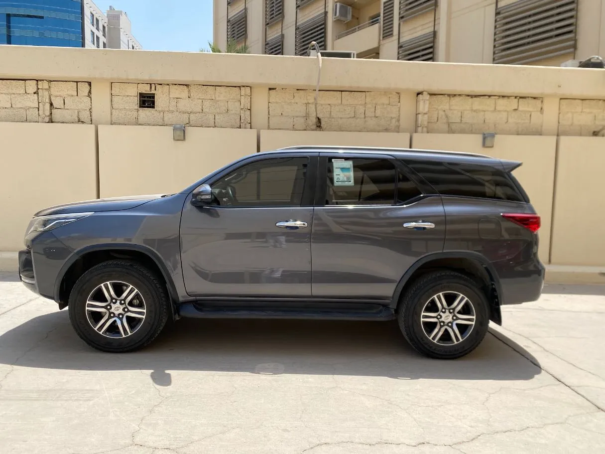 Car image 8