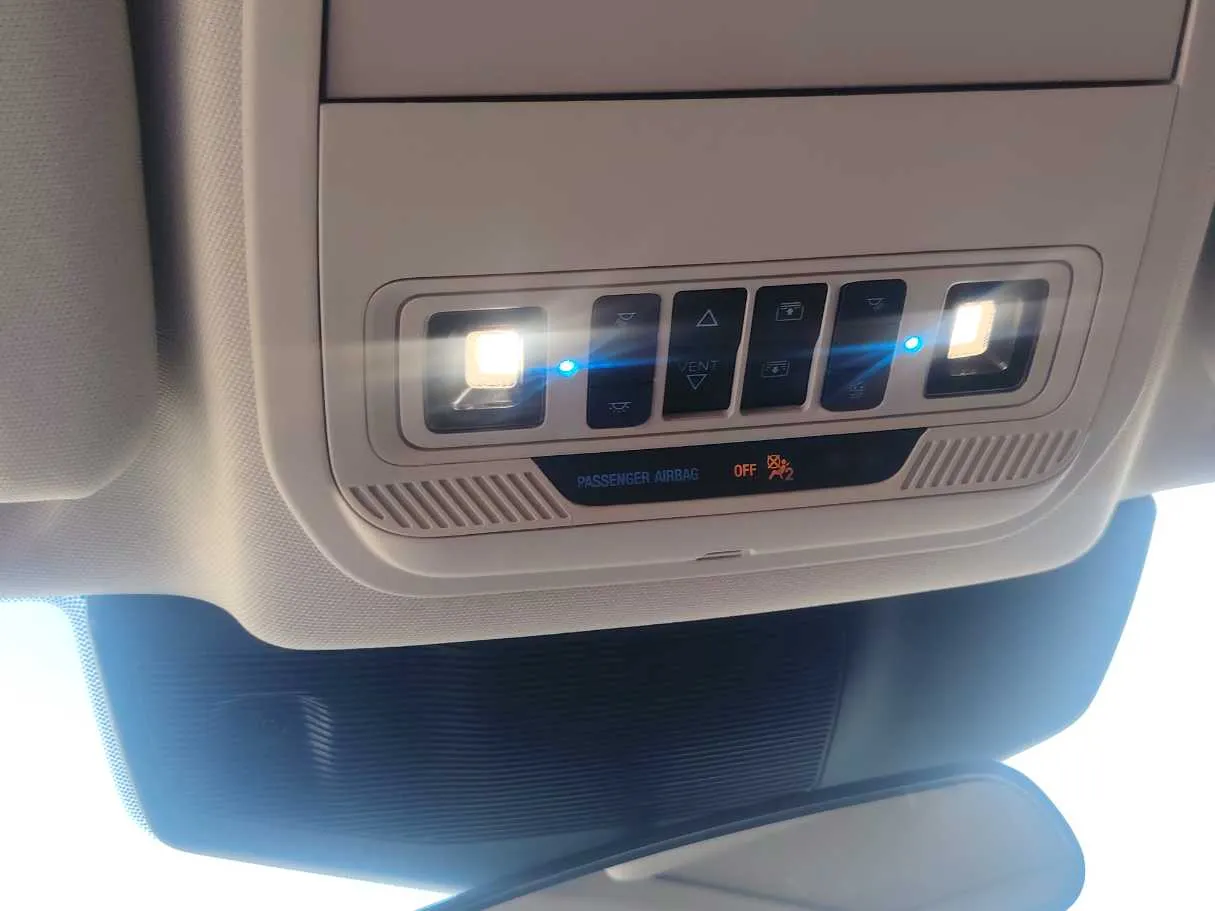 Car image 26