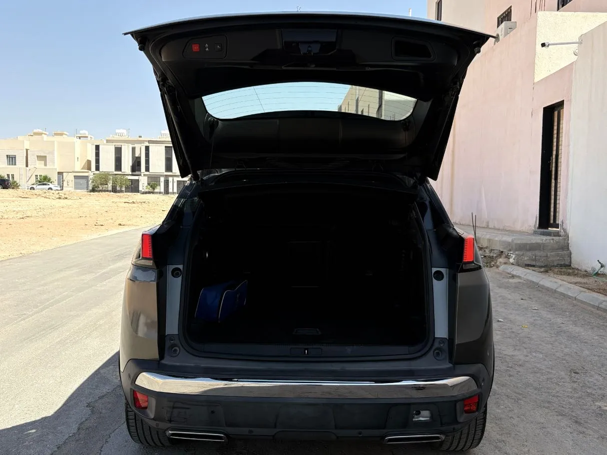 Car image 24