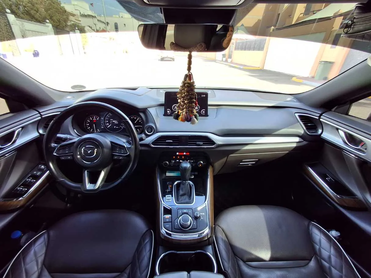 Car image 16