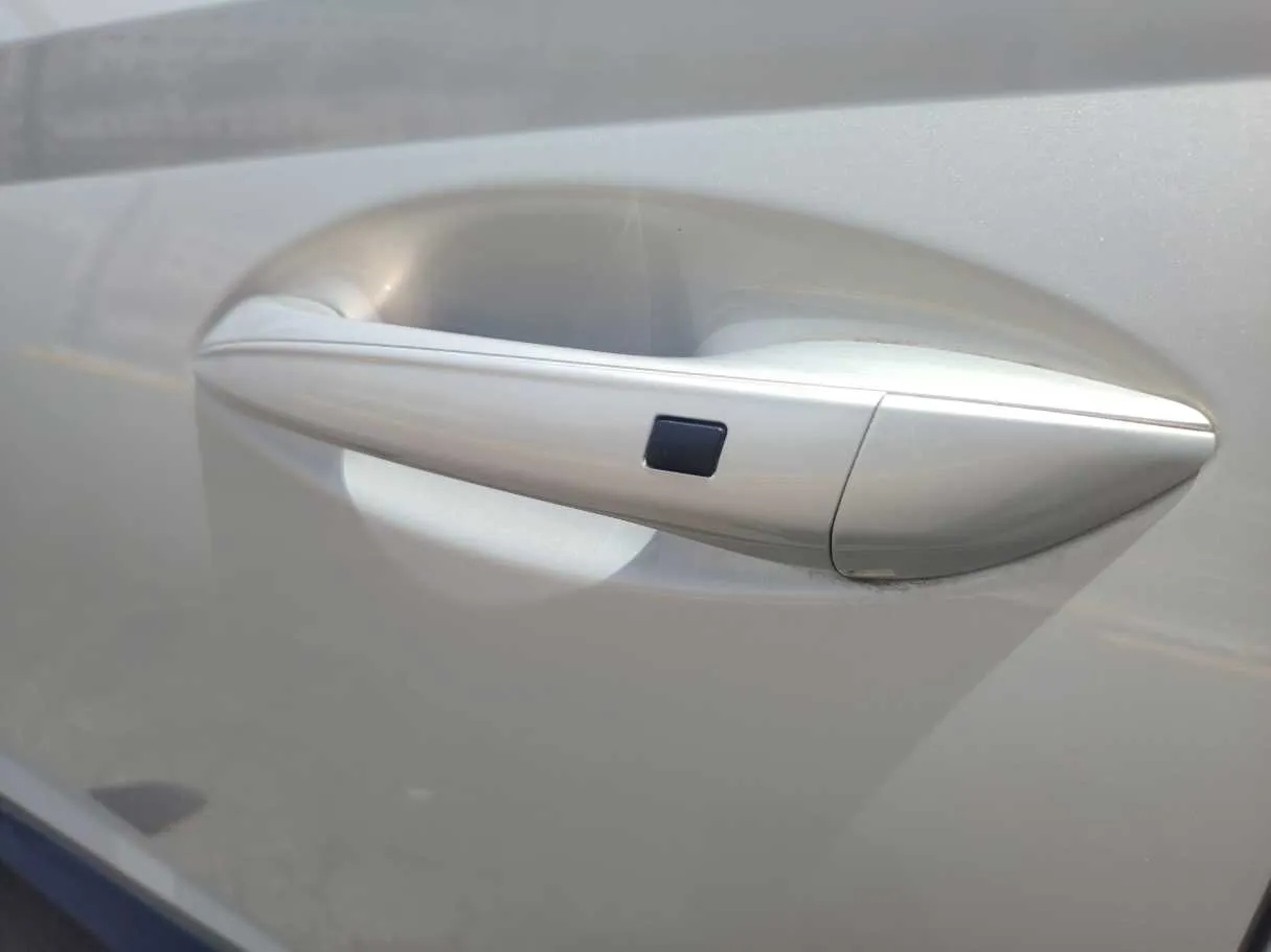 Car image 26