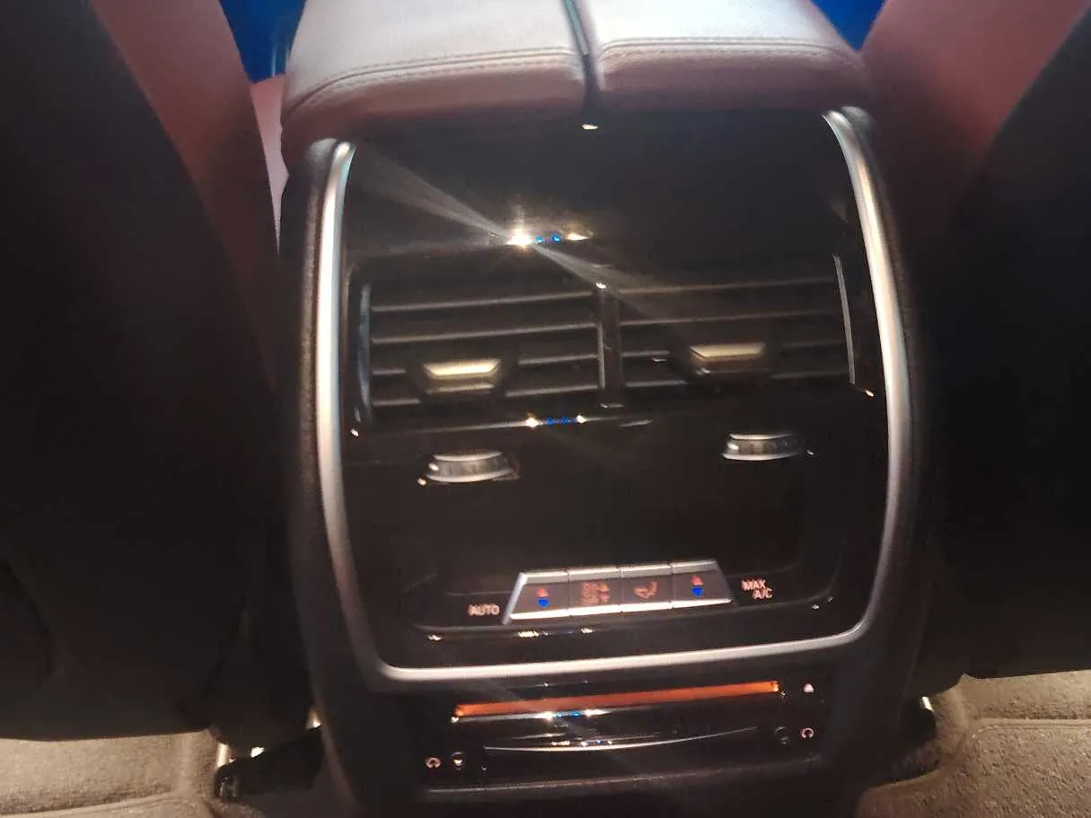 Car image 28