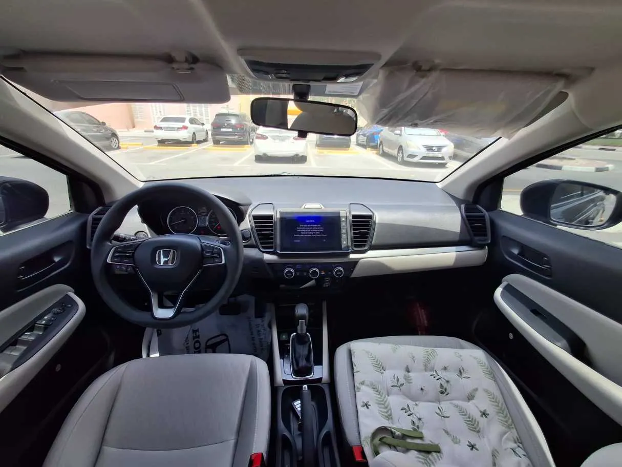 Car image 14