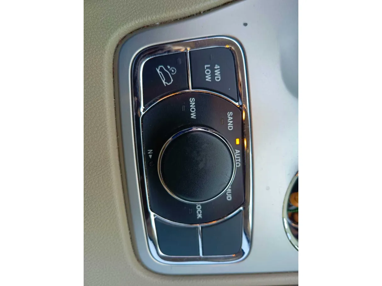 Car image 25
