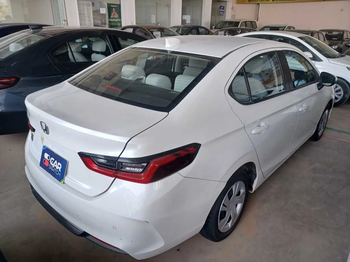Car image 5