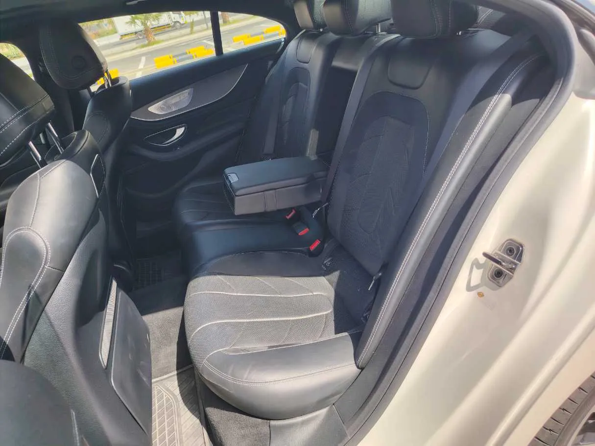 Car image 17
