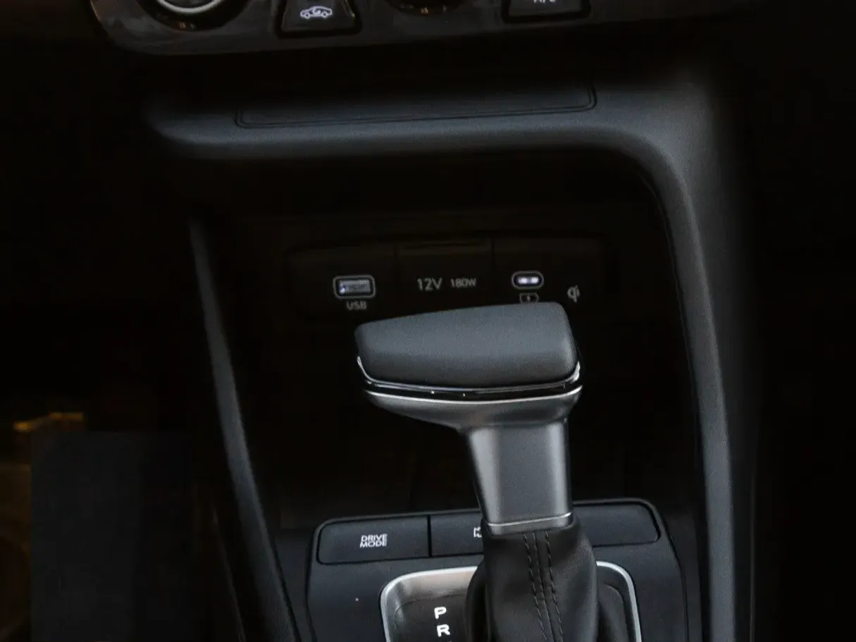 Car image 13