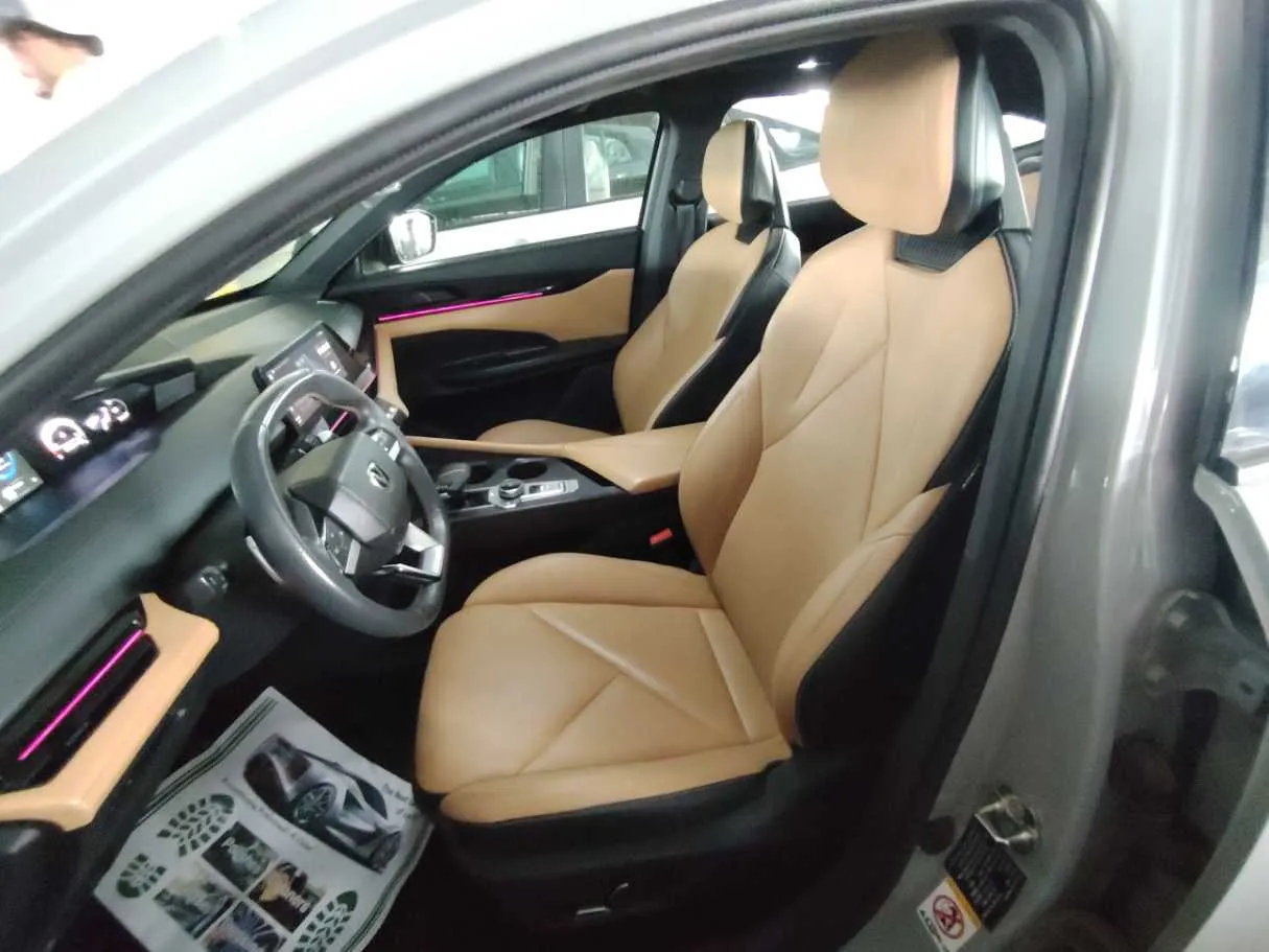 Car image 13