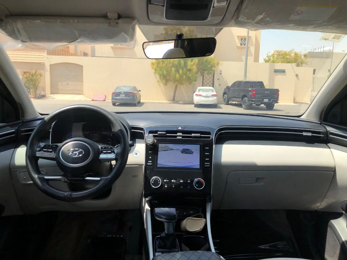 Car image 14